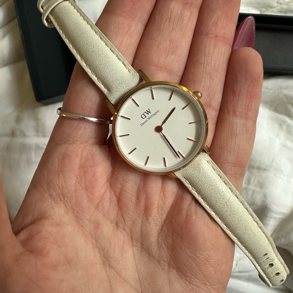 Daniel Wellington Cream and White Watch Minimalist Design